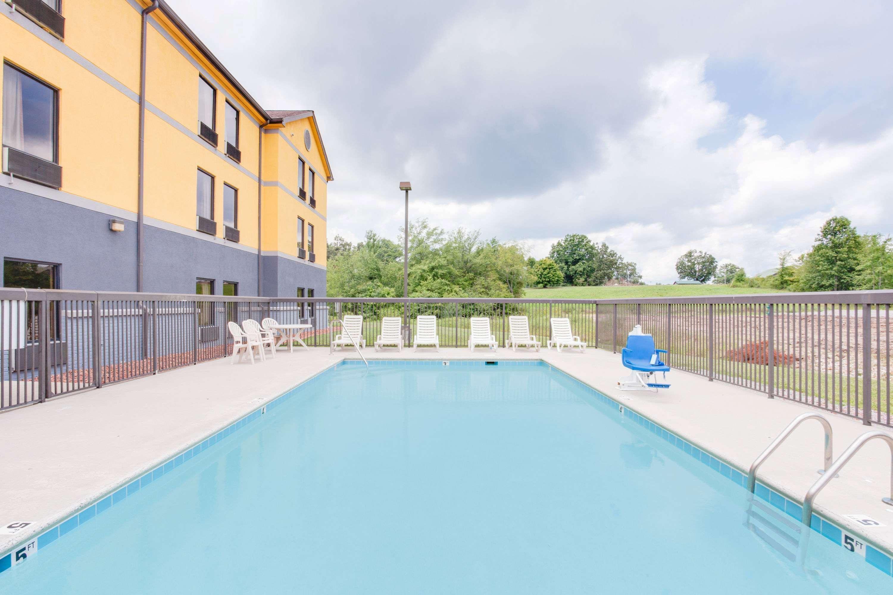 Super 8 By Wyndham Crossville Tn Zewnętrze zdjęcie